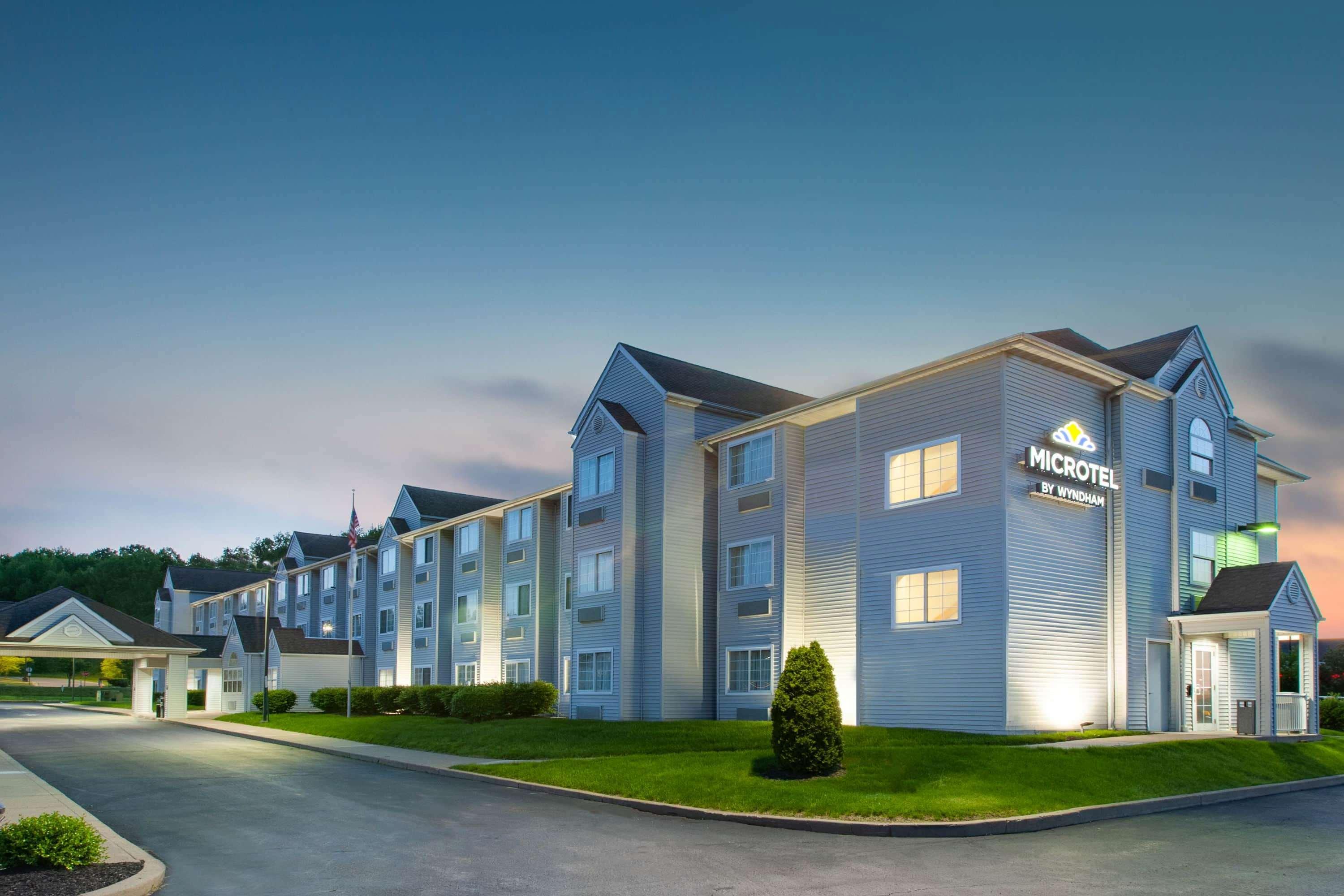 Microtel Inn & Suites By Wyndham Pittsburgh Airport Robinson Township  Exterior photo