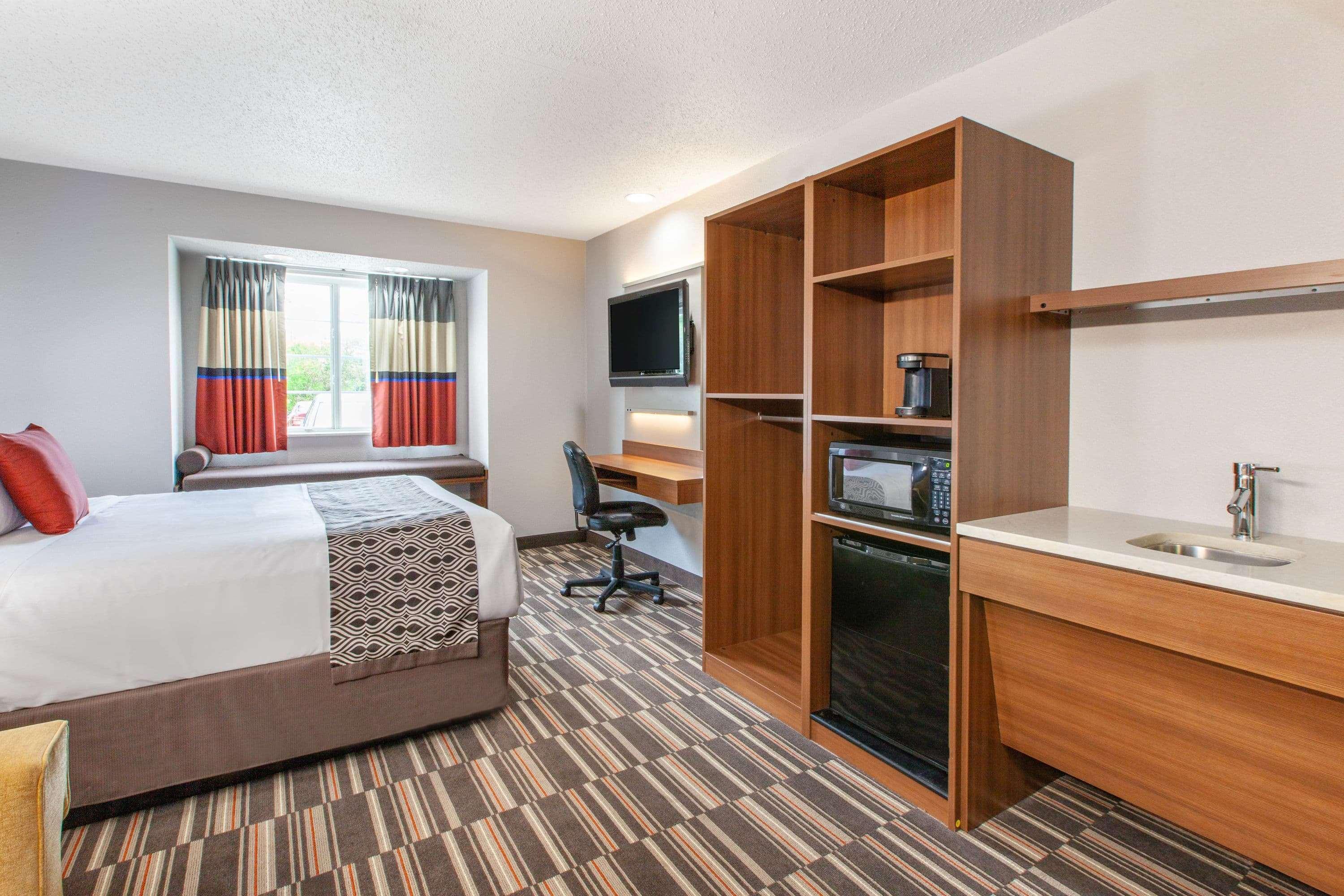 Microtel Inn & Suites By Wyndham Pittsburgh Airport Robinson Township  Exterior photo