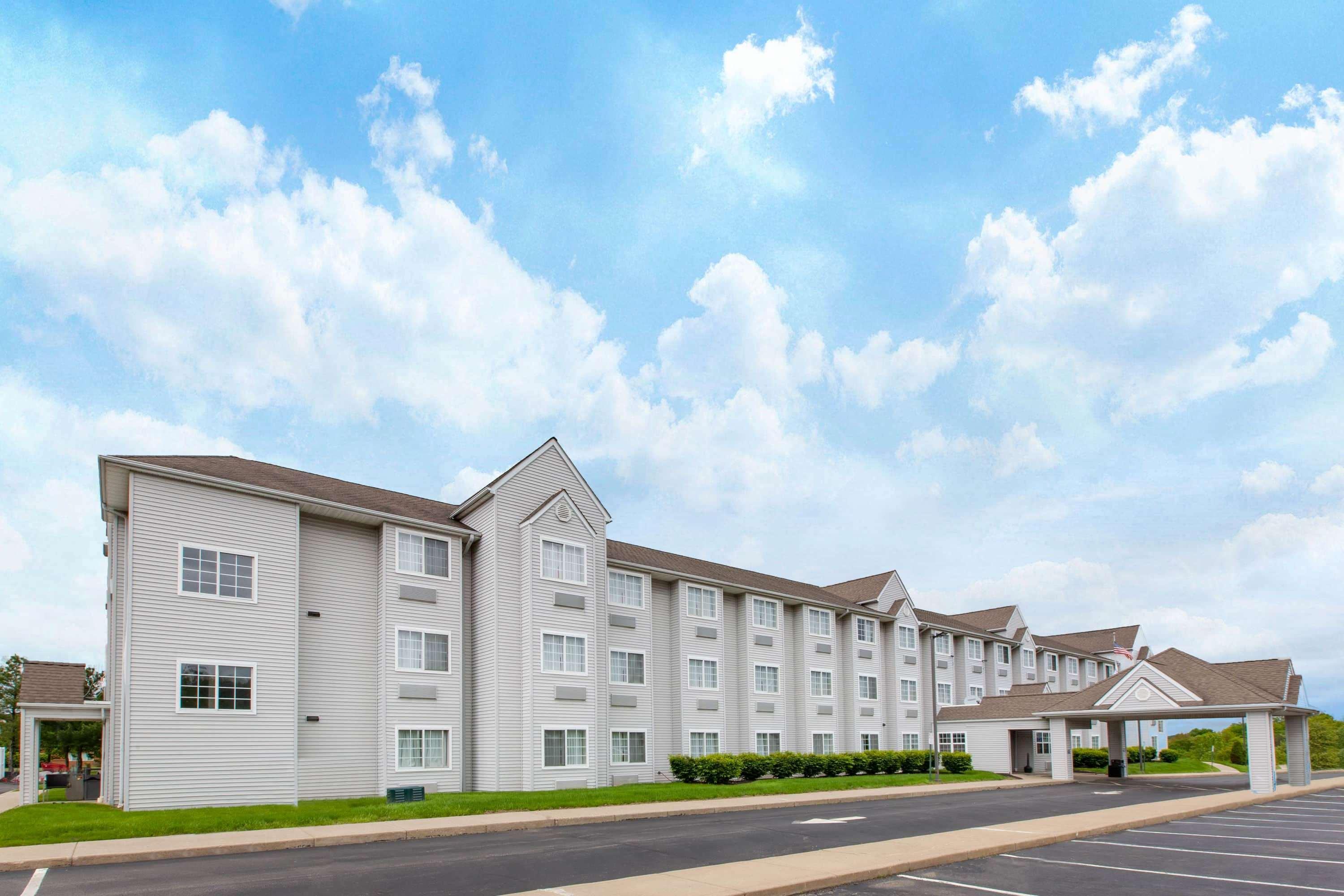 Microtel Inn & Suites By Wyndham Pittsburgh Airport Robinson Township  Exterior photo