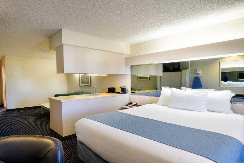 Microtel Inn & Suites By Wyndham Pittsburgh Airport Robinson Township  Exterior photo