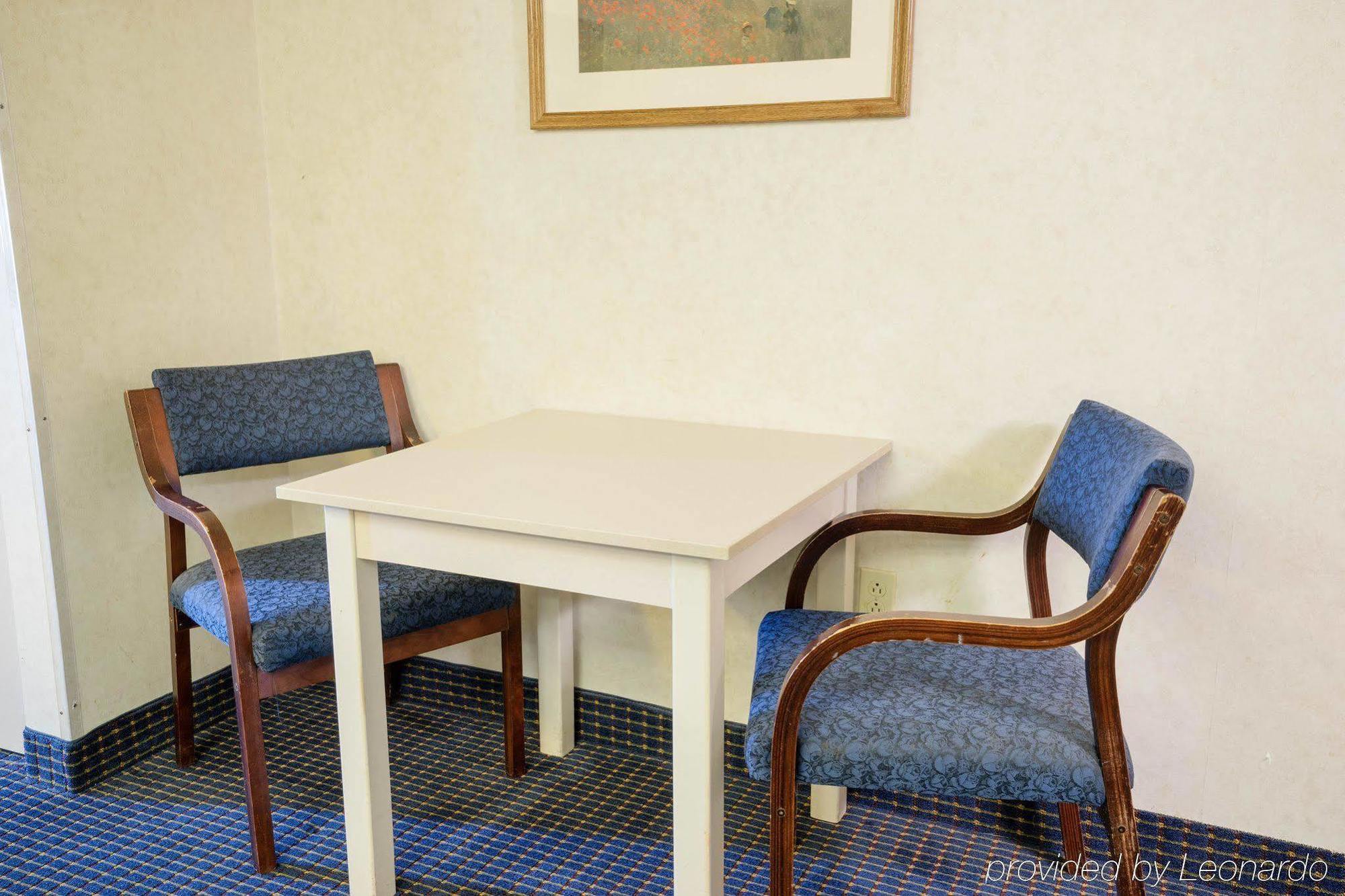 Microtel Inn & Suites By Wyndham Pittsburgh Airport Robinson Township  Exterior photo