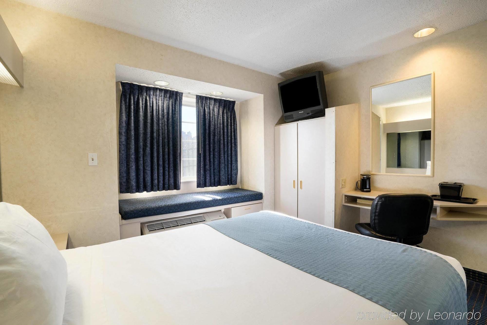 Microtel Inn & Suites By Wyndham Pittsburgh Airport Robinson Township  Exterior photo