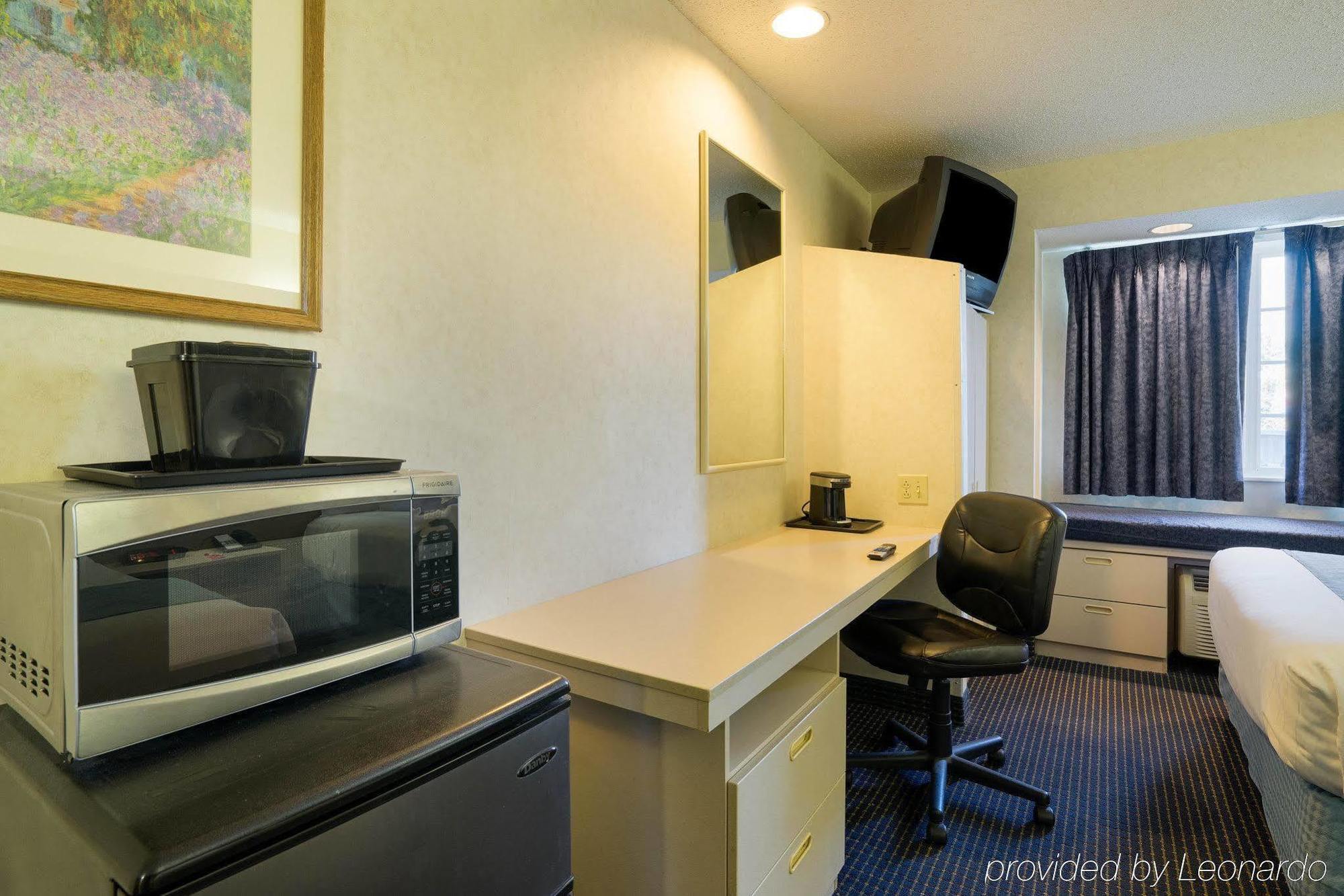 Microtel Inn & Suites By Wyndham Pittsburgh Airport Robinson Township  Exterior photo