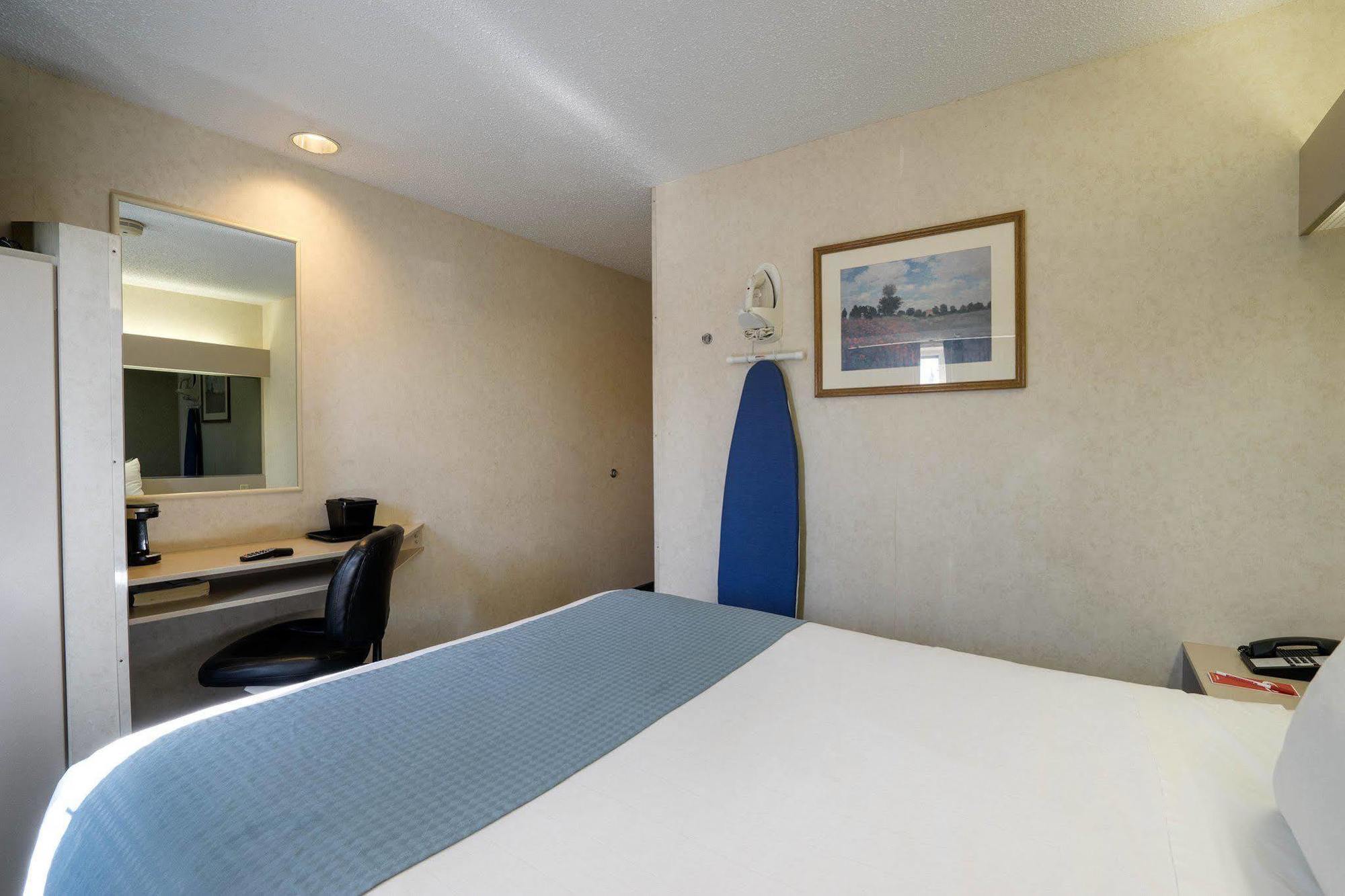 Microtel Inn & Suites By Wyndham Pittsburgh Airport Robinson Township  Exterior photo
