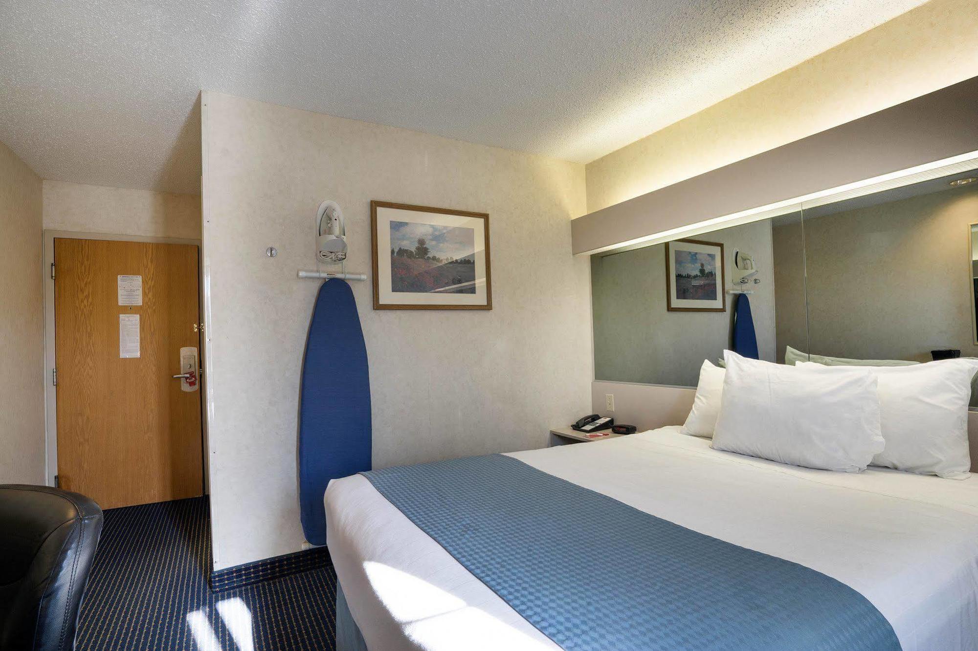 Microtel Inn & Suites By Wyndham Pittsburgh Airport Robinson Township  Exterior photo