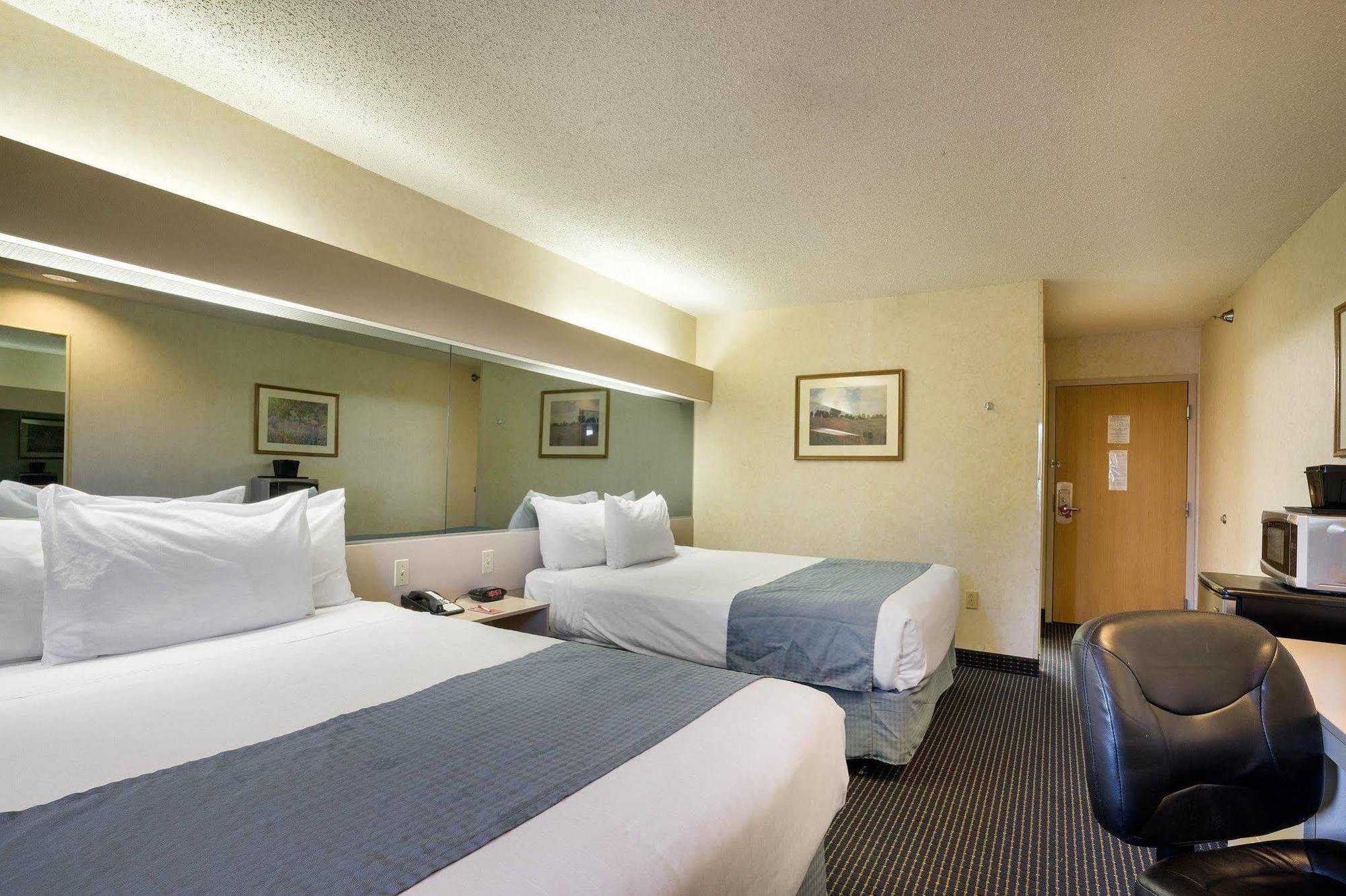 Microtel Inn & Suites By Wyndham Pittsburgh Airport Robinson Township  Exterior photo